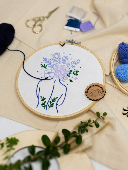 Kit broderie Femme Fleurs — Collection Figure
