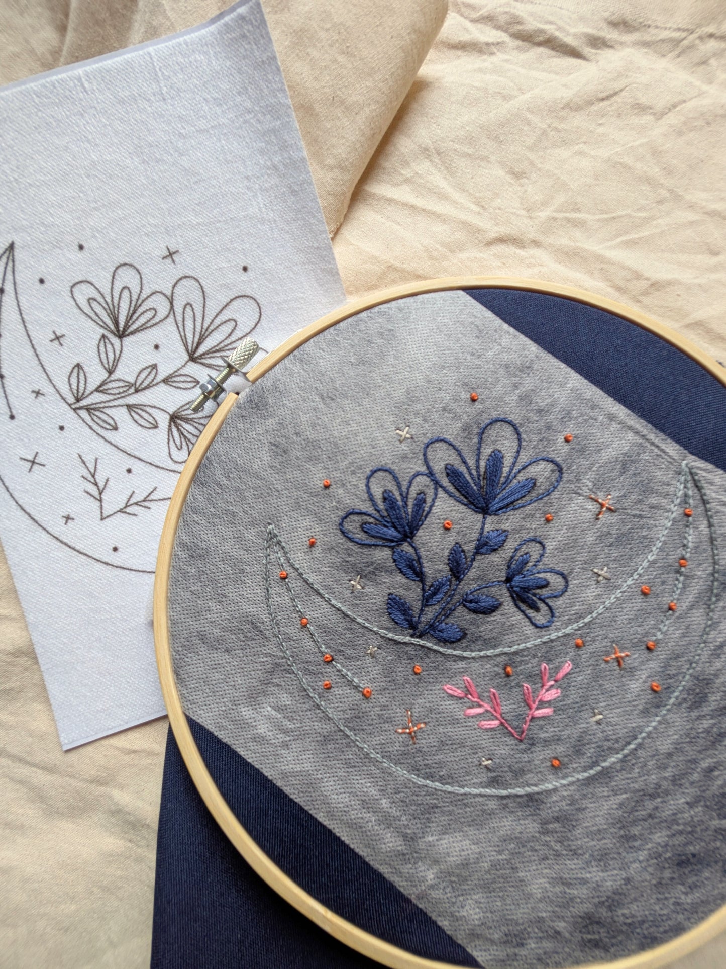 Lune / Motif de broderie hydrosoluble- collection Cosmos