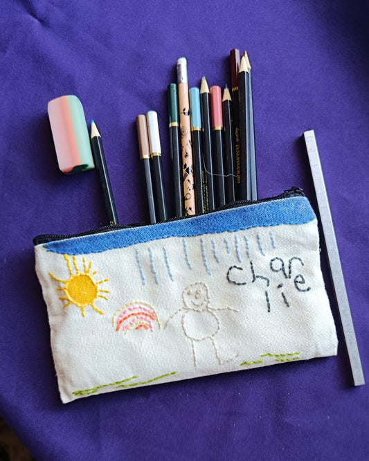 Dessin d’enfant brodé – un souvenir unique et poétique